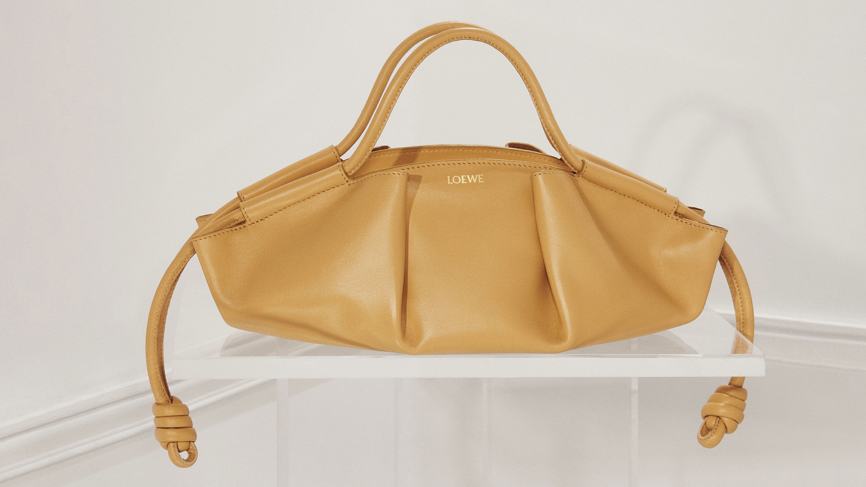 ウィメンズ デザイナーバッグ|高級バッグ|ロエベ - LOEWE